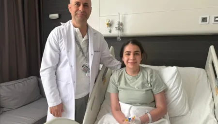 İzmir’de yapılan endoskopik miyotomi ile bir yıldır su bile içemeyen hasta ilk kez yemek yiyebildi: Şeydanur Yüce yeniden beslenmeye başladı